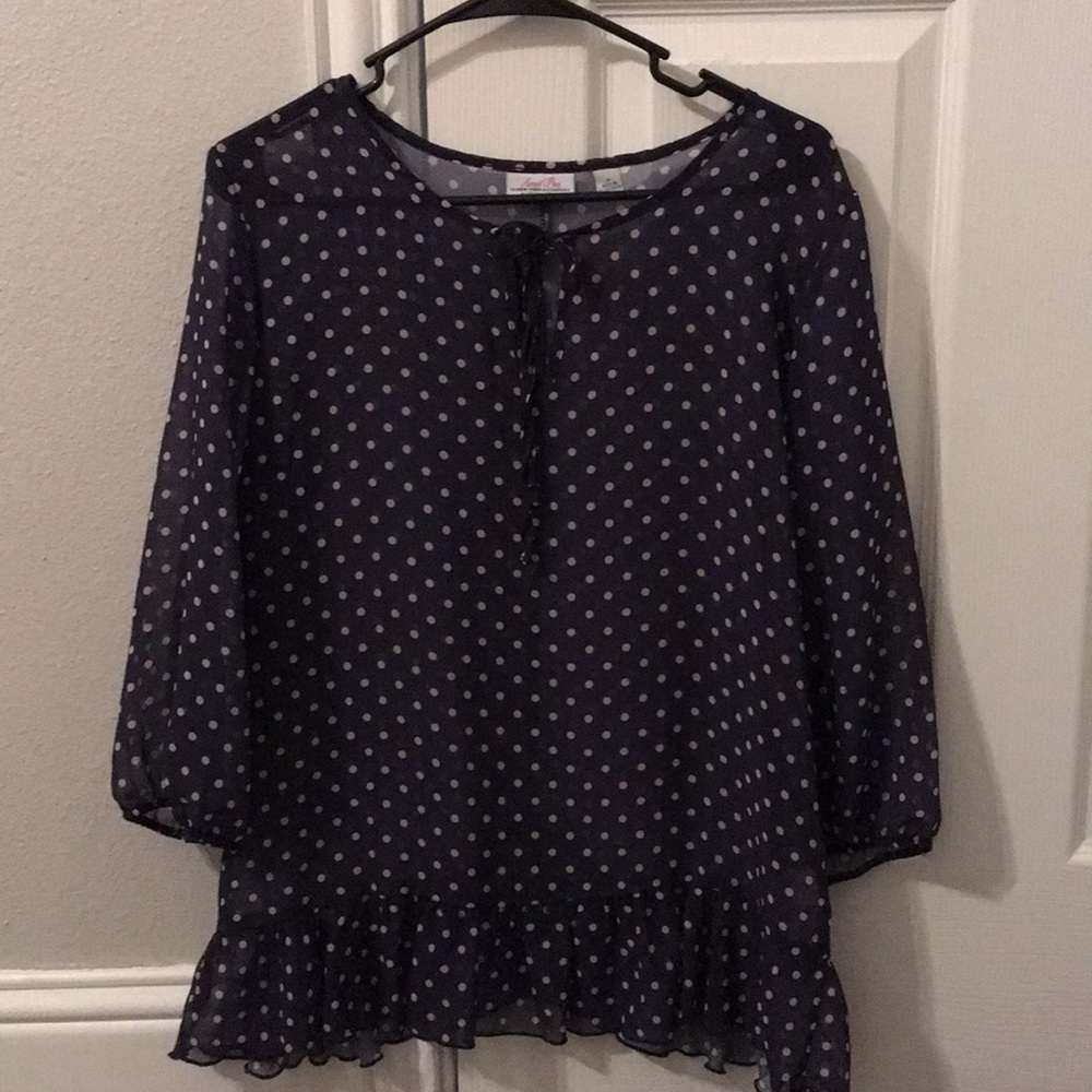 Pokadot top with tie neck.
